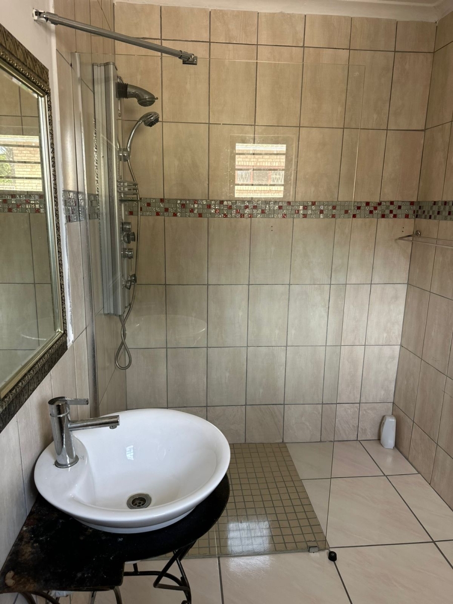 5 Bedroom Property for Sale in Overbaakens Eastern Cape